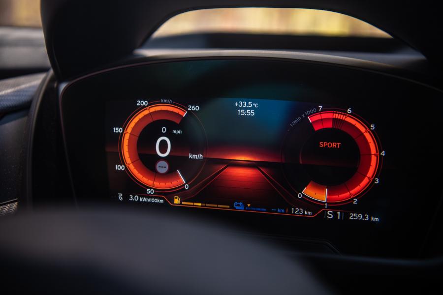 Панель приборов BMW i8 Roadster (I15) 2018 года  (UK) (фото 19 из 97)